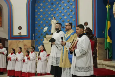 30 dia com Maria - Santa Missa e Coroação - Romeiros Devotos da Paróquia São João Batista (Cascalho Rico)