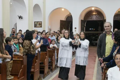 30 dia com Maria - Santa Missa e Coroação - Romeiros Devotos da Paróquia São João Batista (Cascalho Rico)