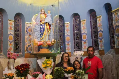 30 dia com Maria - Santa Missa e Coroação - Romeiros Devotos da Paróquia São João Batista (Cascalho Rico)