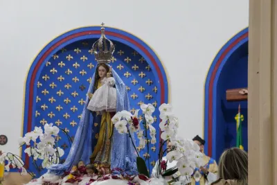 30 dia com Maria - Santa Missa e Coroação - Romeiros Devotos da Paróquia São João Batista (Cascalho Rico)
