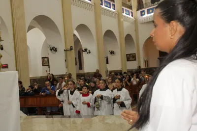 30 dia com Maria - Santa Missa e Coroação - Romeiros Devotos da Paróquia São João Batista (Cascalho Rico)