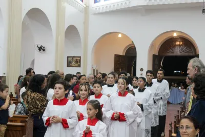 30 dia com Maria - Santa Missa e Coroação - Romeiros Devotos da Paróquia São João Batista (Cascalho Rico)