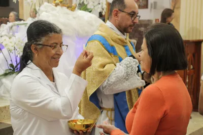 30 dia com Maria - Santa Missa e Coroação - Romeiros Devotos da Paróquia São João Batista (Cascalho Rico)