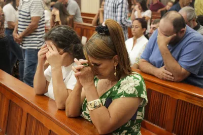 30 dia com Maria - Santa Missa e Coroação - Romeiros Devotos da Paróquia São João Batista (Cascalho Rico)