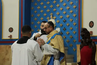 30 dia com Maria - Santa Missa e Coroação - Romeiros Devotos da Paróquia São João Batista (Cascalho Rico)