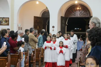 30 dia com Maria - Santa Missa e Coroação - Romeiros Devotos da Paróquia São João Batista (Cascalho Rico)