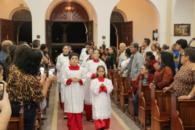 30 dia com Maria - Santa Missa e Coroação - Romeiros Devotos da Paróquia São João Batista (Cascalho Rico)