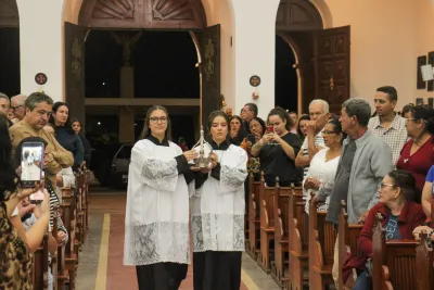 30 dia com Maria - Santa Missa e Coroação - Romeiros Devotos da Paróquia São João Batista (Cascalho Rico)