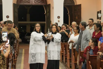 30 dia com Maria - Santa Missa e Coroação - Romeiros Devotos da Paróquia São João Batista (Cascalho Rico)