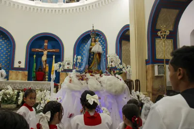 30 dia com Maria - Santa Missa e Coroação - Romeiros Devotos da Paróquia São João Batista (Cascalho Rico)