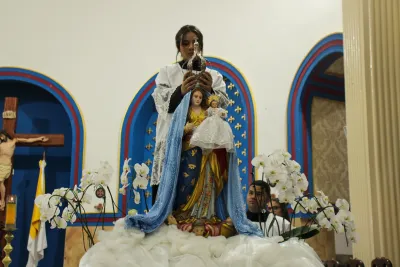 30 dia com Maria - Santa Missa e Coroação - Romeiros Devotos da Paróquia São João Batista (Cascalho Rico)