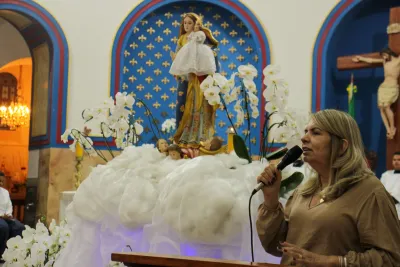30 dia com Maria - Santa Missa e Coroação - Romeiros Devotos da Paróquia São João Batista (Cascalho Rico)