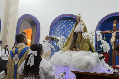 30 dia com Maria - Santa Missa e Coroação - Romeiros Devotos da Paróquia São João Batista (Cascalho Rico)