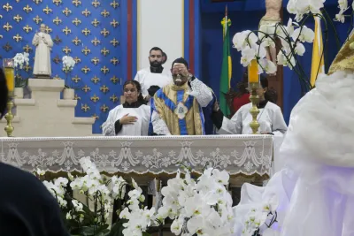 30 dia com Maria - Santa Missa e Coroação - Romeiros Devotos da Paróquia São João Batista (Cascalho Rico)