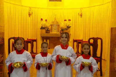 30 dia com Maria - Santa Missa e Coroação - Romeiros Devotos da Paróquia São João Batista (Cascalho Rico)