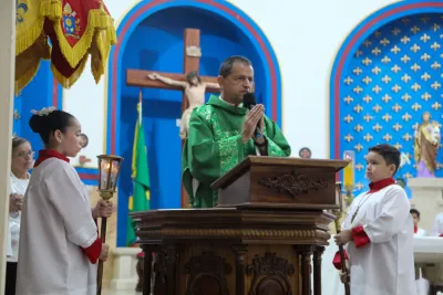 30 dia com Maria - Santa Missa e Coroação - Romeiros Devotos da Paróquia São Sebastião (Araguari)