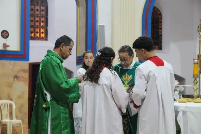 30 dia com Maria - Santa Missa e Coroação - Romeiros Devotos da Paróquia São Sebastião (Araguari)
