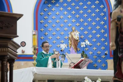 30 dia com Maria - Santa Missa e Coroação - Romeiros Devotos da Paróquia São Sebastião (Araguari)