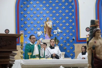 30 dia com Maria - Santa Missa e Coroação - Romeiros Devotos da Paróquia São Sebastião (Araguari)