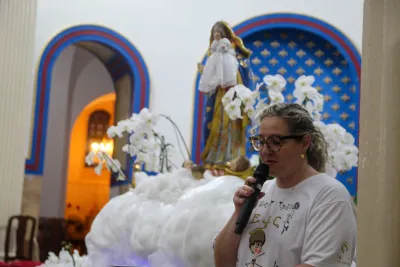30 dia com Maria - Santa Missa e Coroação - Romeiros Devotos da Paróquia São Sebastião (Araguari)