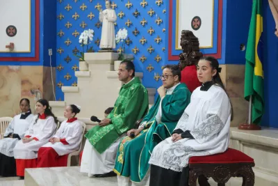 30 dia com Maria - Santa Missa e Coroação - Romeiros Devotos da Paróquia São Sebastião (Araguari)