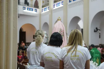 30 dia com Maria - Santa Missa e Coroação - Romeiros Devotos da Paróquia São Sebastião (Araguari)