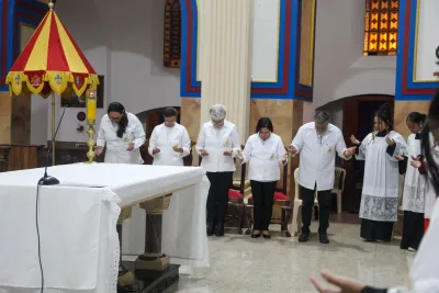 30 dia com Maria - Santa Missa e Coroação - Romeiros Devotos da Paróquia São Sebastião (Araguari)
