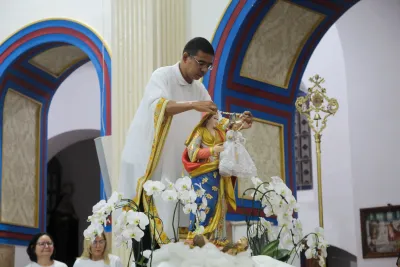 30 dia com Maria - Santa Missa e Coroação - Romeiros Devotos da Paróquia São Sebastião (Araguari)