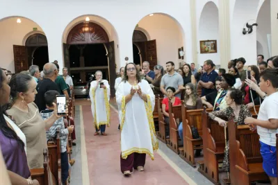 30 dia com Maria - Santa Missa e Coroação - Romeiros Devotos da Paróquia São Sebastião (Araguari)