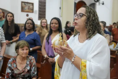 30 dia com Maria - Santa Missa e Coroação - Romeiros Devotos da Paróquia São Sebastião (Araguari)