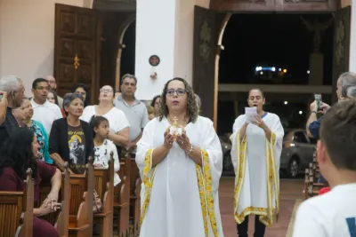 30 dia com Maria - Santa Missa e Coroação - Romeiros Devotos da Paróquia São Sebastião (Araguari)
