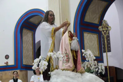 30 dia com Maria - Santa Missa e Coroação - Romeiros Devotos da Paróquia São Sebastião (Araguari)