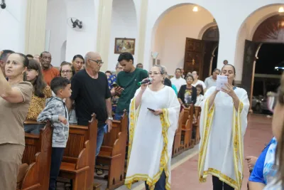 30 dia com Maria - Santa Missa e Coroação - Romeiros Devotos da Paróquia São Sebastião (Araguari)