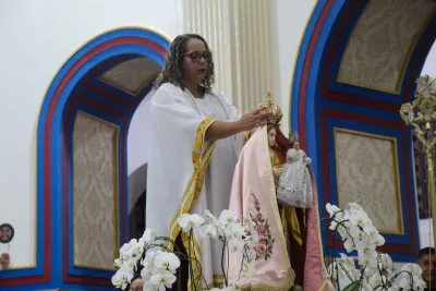 30 dia com Maria - Santa Missa e Coroação - Romeiros Devotos da Paróquia São Sebastião (Araguari)