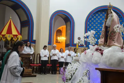 30 dia com Maria - Santa Missa e Coroação - Romeiros Devotos da Paróquia São Sebastião (Araguari)