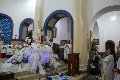 30 dia com Maria - Santa Missa e Coroação - Romeiros Devotos da Paróquia São Sebastião (Araguari)
