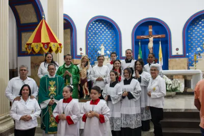 30 dia com Maria - Santa Missa e Coroação - Romeiros Devotos da Paróquia São Sebastião (Araguari)