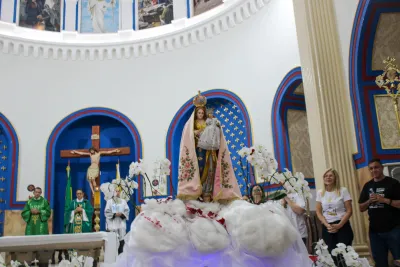 30 dia com Maria - Santa Missa e Coroação - Romeiros Devotos da Paróquia São Sebastião (Araguari)