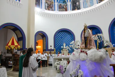 30 dia com Maria - Santa Missa e Coroação - Romeiros Devotos da Paróquia São Sebastião (Araguari)