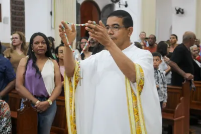 30 dia com Maria - Santa Missa e Coroação - Romeiros Devotos da Paróquia São Sebastião (Araguari)