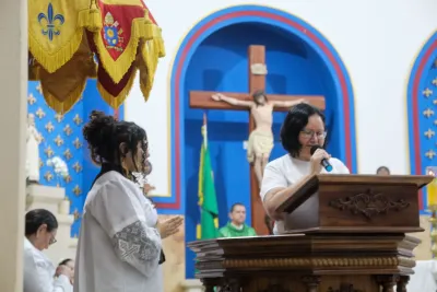 30 dia com Maria - Santa Missa e Coroação - Romeiros Devotos da Paróquia São Sebastião (Araguari)