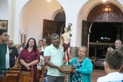 30 dia com Maria - Santa Missa e Coroação - Romeiros Devotos da Paróquia São Sebastião (Araguari)