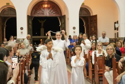 30 dia com Maria - Santa Missa e Coroação - Romeiros Devotos da Paróquia São Sebastião (Pedrinópolis))