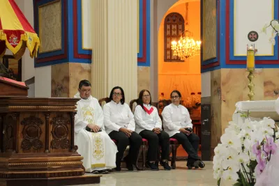 30 dia com Maria - Santa Missa e Coroação - Romeiros Devotos da Paróquia São Sebastião (Pedrinópolis))