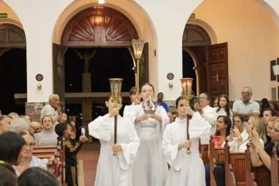 30 dia com Maria - Santa Missa e Coroação - Romeiros Devotos da Paróquia São Sebastião (Pedrinópolis))