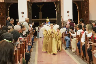 30 dia com Maria - Santa Missa e Coroação - Romeiros Devotos da Paróquia São Sebastião (Pedrinópolis))