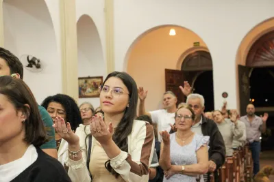30 dia com Maria - Santa Missa e Coroação - Romeiros Devotos da Paróquia São Sebastião (Pedrinópolis))