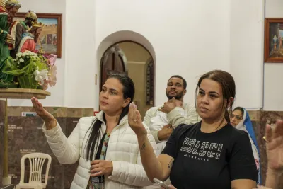30 dia com Maria - Santa Missa e Coroação - Romeiros Devotos da Paróquia São Sebastião (Pedrinópolis))