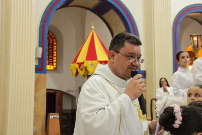 30 dia com Maria - Santa Missa e Coroação - Romeiros Devotos da Paróquia São Sebastião (Pedrinópolis))
