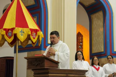 30 dia com Maria - Santa Missa e Coroação - Romeiros Devotos da Paróquia São Sebastião (Pedrinópolis))
